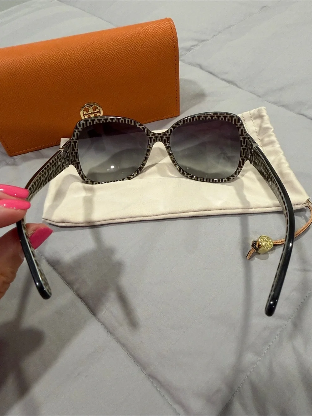 LIKE NEW Tory Burch Black Sunglasses